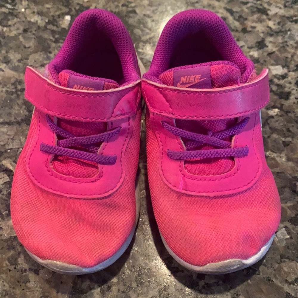Nike girl size 7C